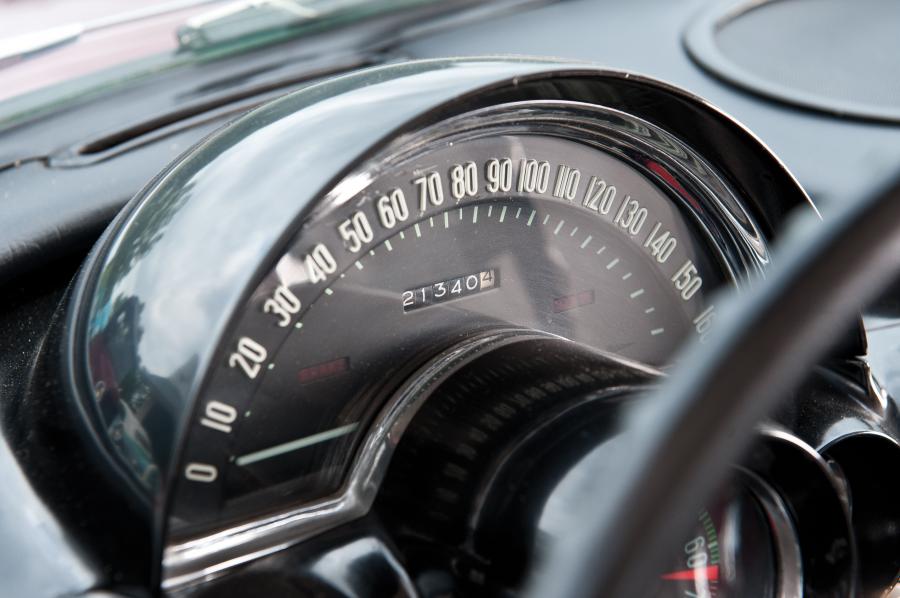  Chevrolet Corvette Fuel-Injected Convertible 1962 года  (фото 9 из 26)